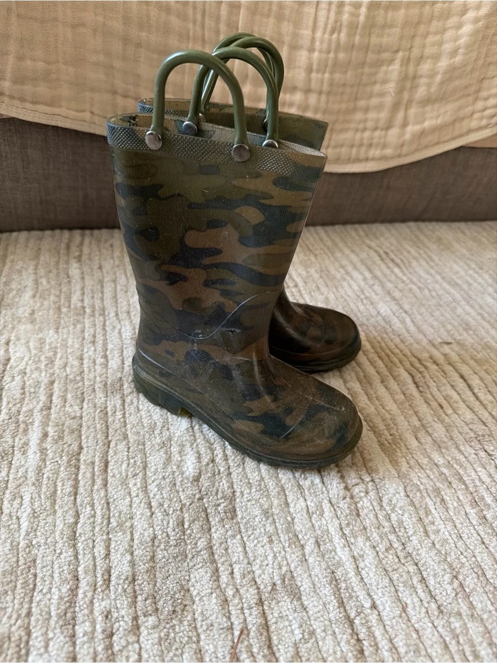 Kids Camo Rain Boots in Olive Green - Lightweight Waterproof 7/8 T